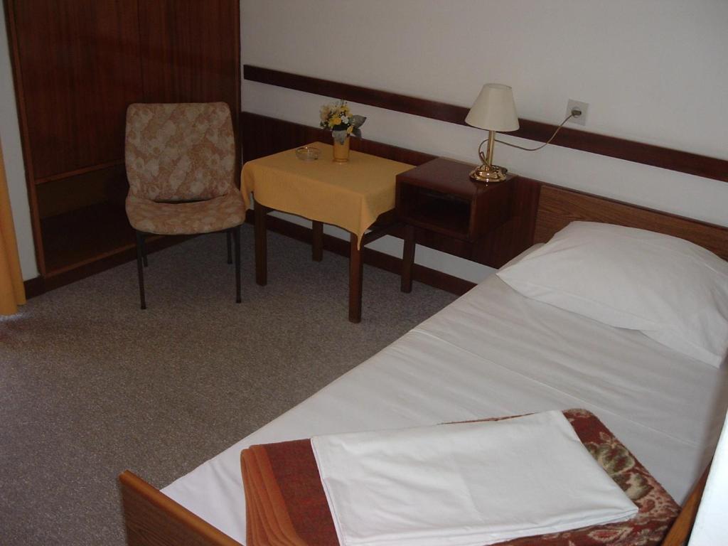 Hotel Depadansa Marina & Primorka Omišalj Pokoj fotografie