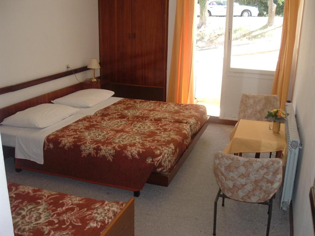 Hotel Depadansa Marina & Primorka Omišalj Pokoj fotografie